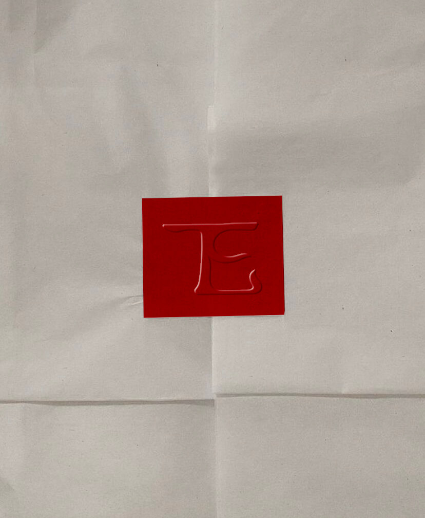 Tiger’s Eye red sticker with the brand’s symbol embossed closing an envelope, simulating a sealing wax seal.